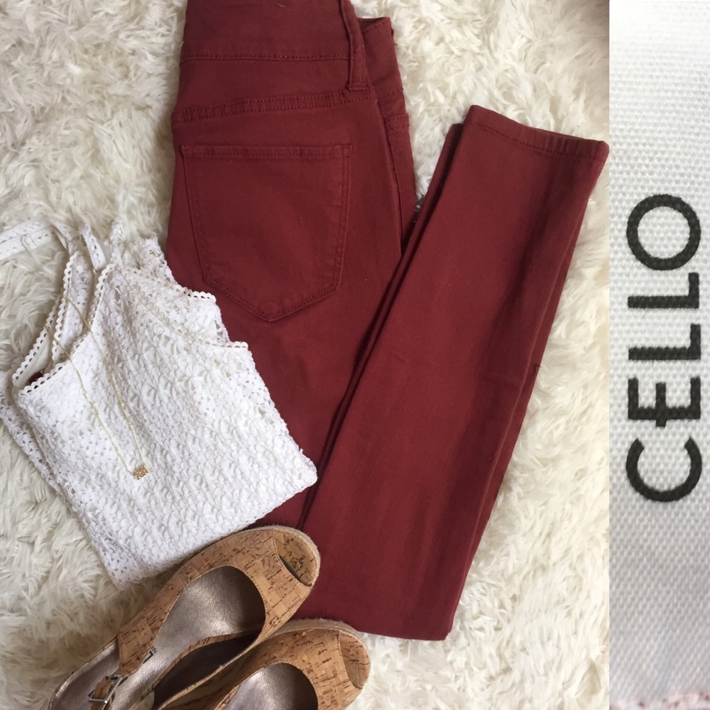 NWT CELLO Maroon Distressed Jeans Size 3